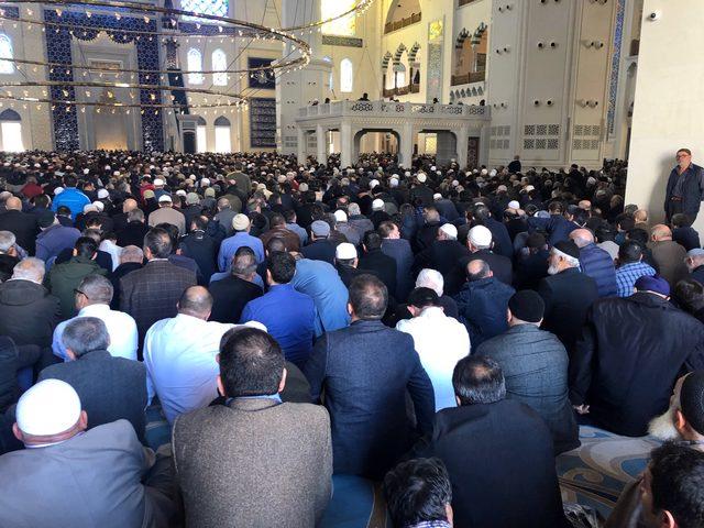 Çamlıca Camii'nde ilk cuma namazı 