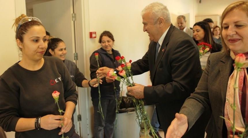 Fatih Atay&rsquo;dan kadınlara 8 Mart s&uuml;rprizi