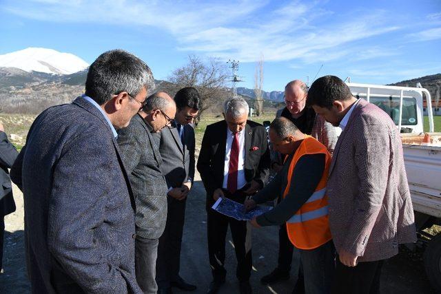 Başkan Günaydın: “Kendi imkanlarımızla çalışıyor, kokuyu gideriyoruz”