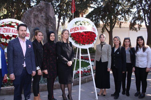 Ayşen Zeybekci’den Zübeyde Hanım’ın anıt mezarına çelenk
