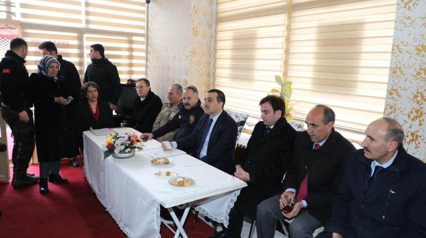 Vali &Ouml;ks&uuml;z, vatandaşlarla buluştu