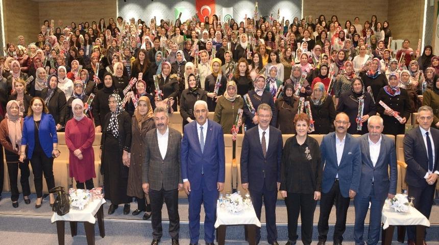 Pancar Ekicisi Kadın &Ccedil;ift&ccedil;ilerle 8 Mart D&uuml;nya Kadınlar G&uuml;n&uuml;nde &Ouml;rnek Etkinlik