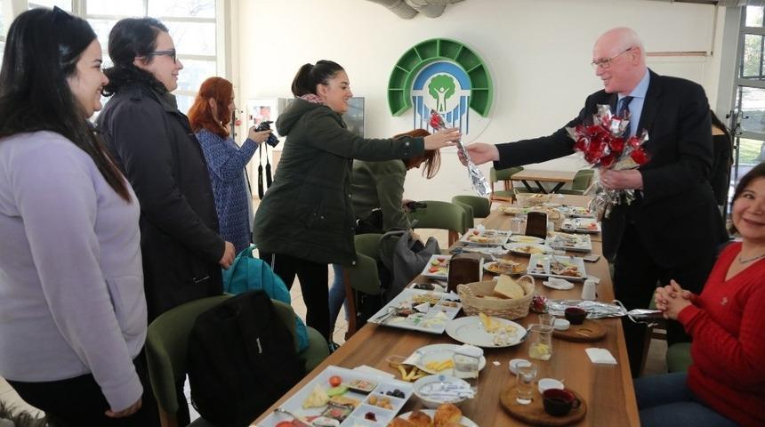 Başkan Kazım Kurt kadın gazetecilerle buluştu