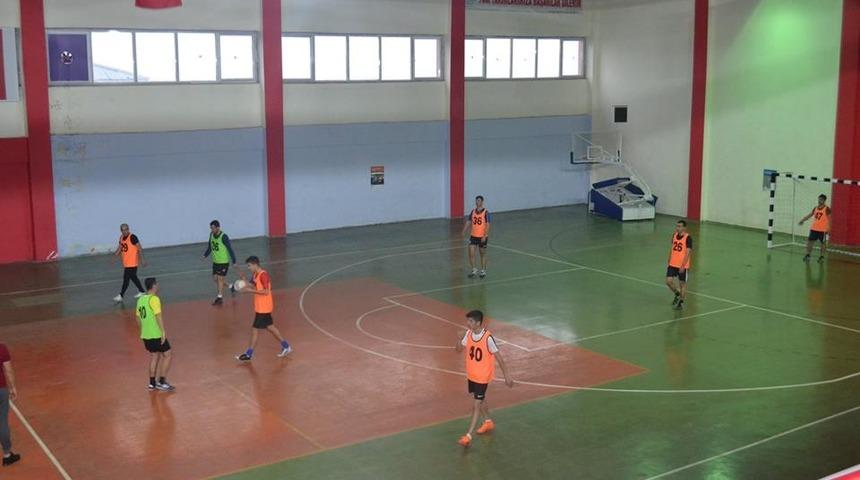 Sigaranın zararları futsal ma&ccedil;ıyla kanıtlandı