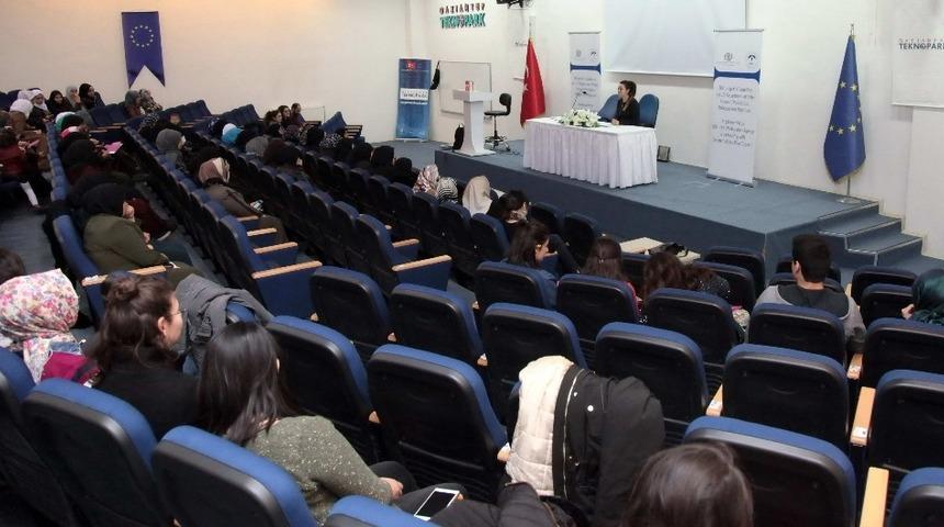 GA&Uuml;N&rsquo;de Kadınlar G&uuml;n&uuml; S&ouml;yleşisi