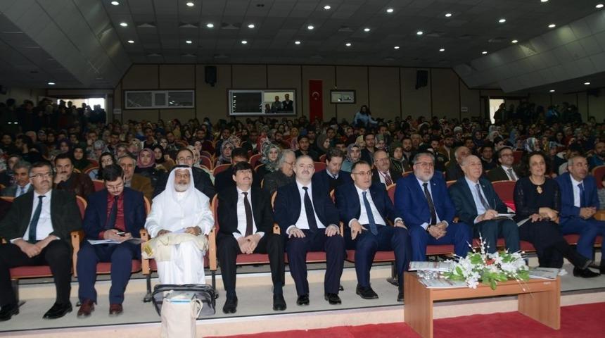 Osman Nuri G&uuml;la&ccedil;ar: &ldquo;Fuat Sezgin &ouml;nemli bir değerdi&rdquo;