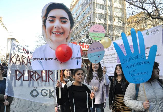 Ankara'da kadınlar, şarkılar söyleyip, halay çekerek günlerini kutladı