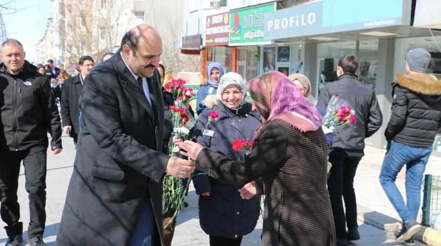 Başkan Orhan: &ldquo;Kadınlar toplumun mimarlarıdır&rdquo;