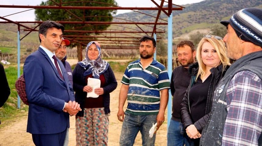 Başkan Sel&ccedil;uk &uuml;z&uuml;m bağındaki kadınlarla buluştu