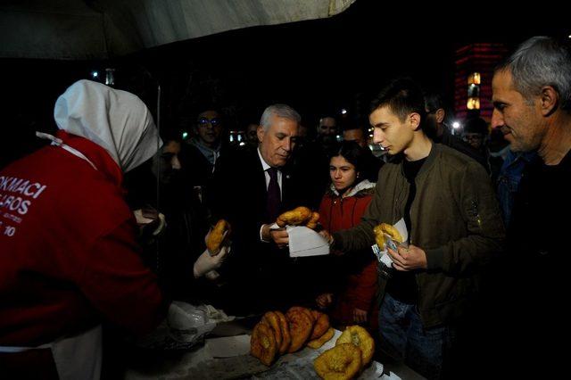 Bozbey Bursalılar’ın kandilini kutladı