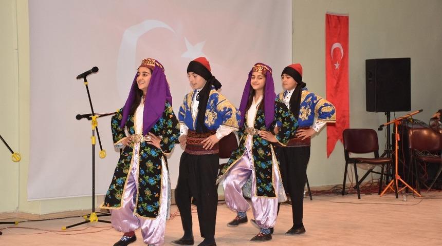 Nusaybin&rsquo;de &Ouml;ğretmenler 8 Mart D&uuml;nya Kadınlar G&uuml;n&uuml; nedeniyle konser verdi