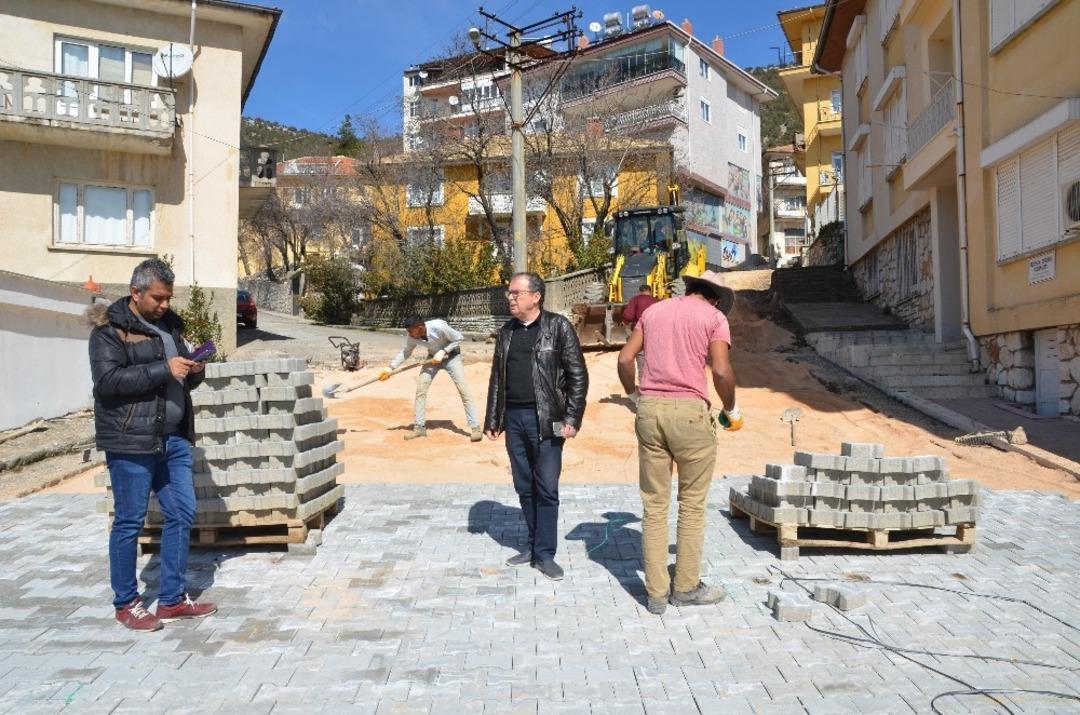 Akseki&rsquo;de mahallelere kilit parke taşı d&ouml;şeniyor