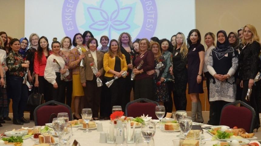 ESOG&Uuml; ESKAM kadın &uuml;niversite personeli i&ccedil;in kahvaltı d&uuml;zenledi