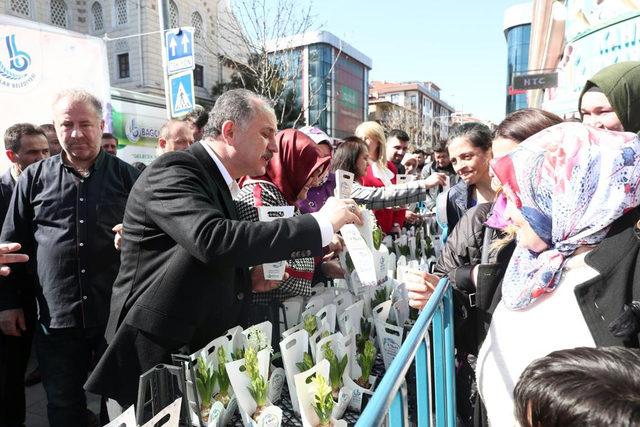 Kadınlar Günü’nde Bağcılar sokakları sümbül koktu