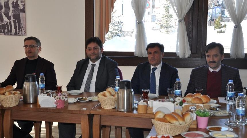 İş d&uuml;nyasının &ouml;nc&uuml; isimleri kahvaltılı toplantıda bir araya geldi