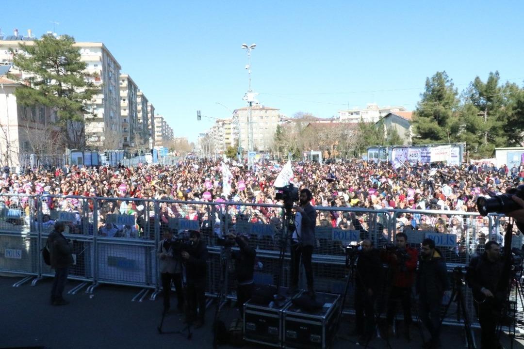 Diyarbakır&rsquo;da 8 Mart D&uuml;nya Kadınlar G&uuml;n&uuml; mitingi