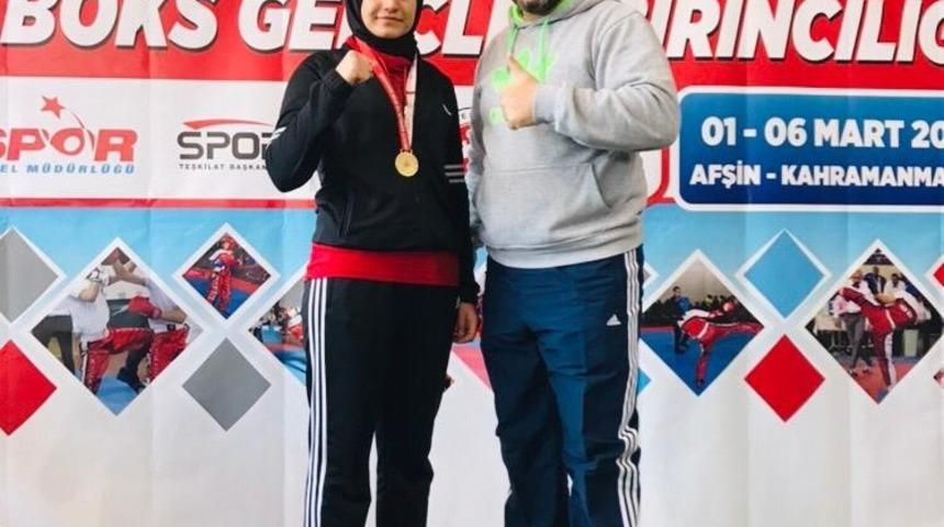 Meram Belediyesporlu Şeyma İyiel, Gen&ccedil;ler Kick Boks T&uuml;rkiye Şampiyonu oldu