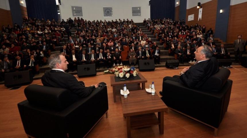 Metin Kıratlı NE&Uuml;&rsquo;de &ouml;ğrencilerle buluştu