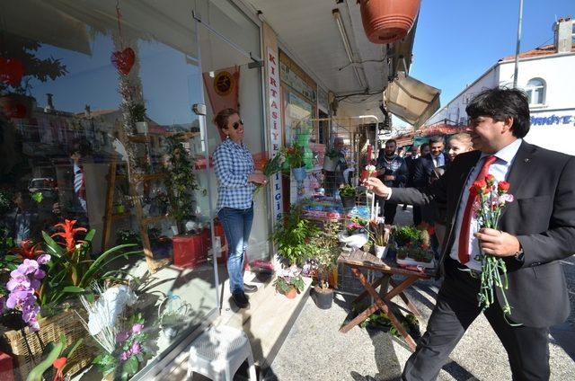 Foça’da 8 Mart Dünya Kadınlar Günü’ne coşkulu kutlama