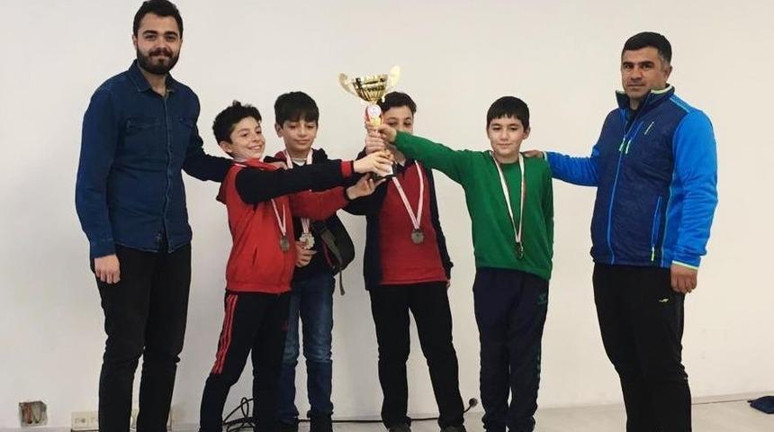 Satran&ccedil; Turnuvasına Olimpiyat Koleji damgası