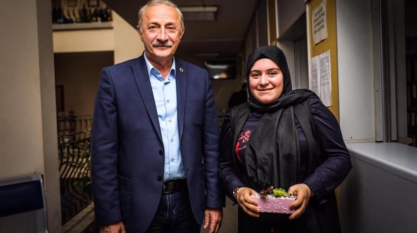 Başkan Atabay kadın personelini unutmadı