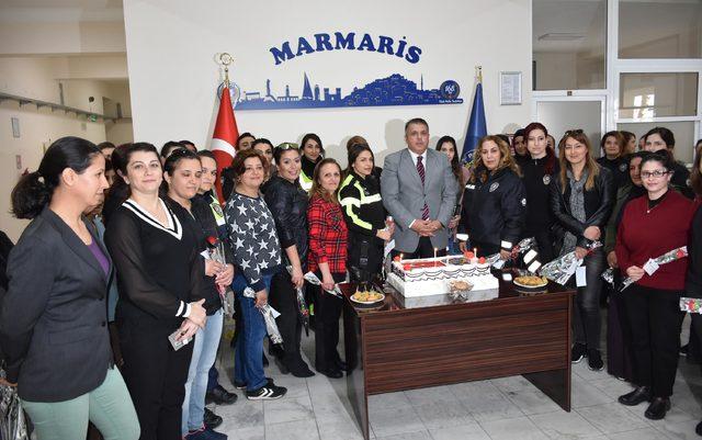 Marmaris'te kadın polislere pastalı kutlama