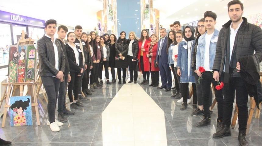 Van&rsquo;da &lsquo;8 Mart D&uuml;nya Kadınlar G&uuml;n&uuml;&rsquo; sergi