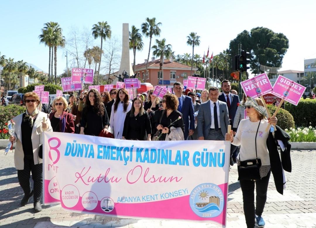Alanya&rsquo;da D&uuml;nya Kadınlar G&uuml;n&uuml; kutlandı