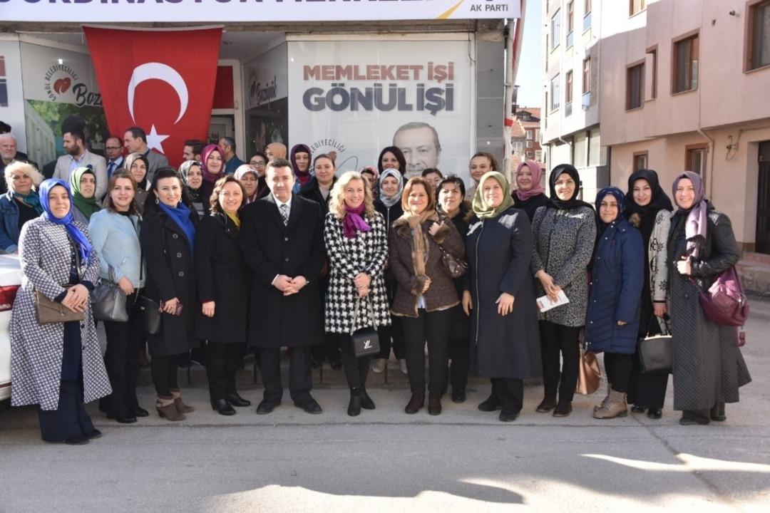 Başkan Bakıcı&rsquo;dan kadın esnaflara &ccedil;i&ccedil;ek