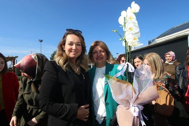 Miray Ürkmezer, bayan personellerin 8 Mart Kadınlar Günü’nü kutladı