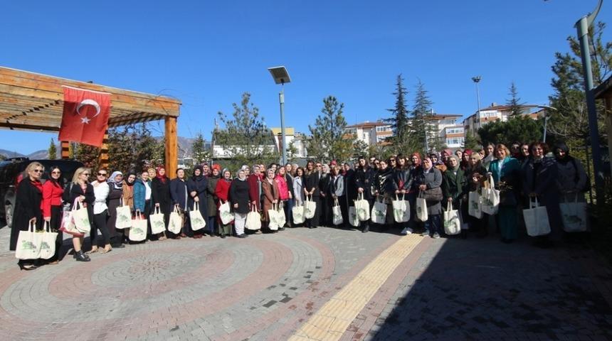 Miray &Uuml;rkmezer, bayan personellerin 8 Mart Kadınlar G&uuml;n&uuml;&rsquo;n&uuml; kutladı