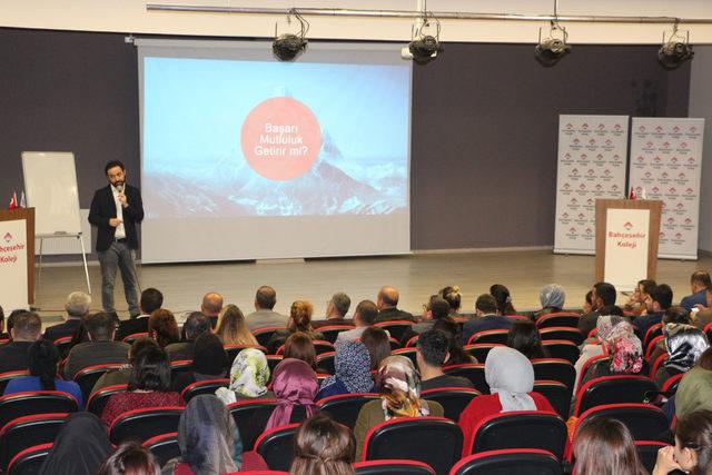 Bah&ccedil;eşehir Koleji nden Silopi&rsquo;de  Mutlu ve Başarılı &Ccedil;ocuk Nasıl Yetiştirilir  semineri 1