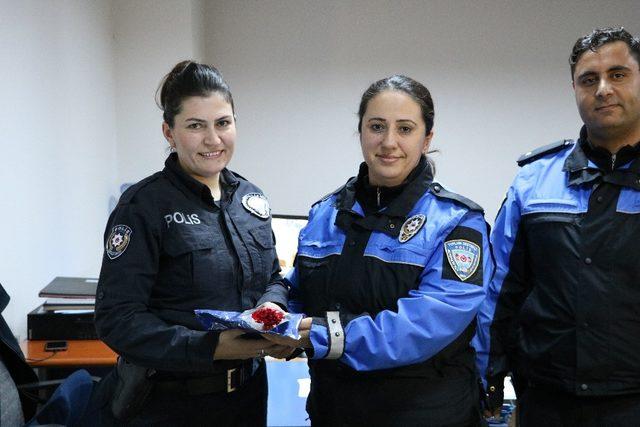 Kadın polislere meslektaşlarından sürpriz