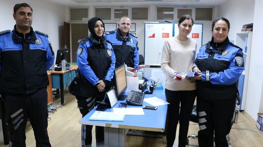 Kadın polislere meslektaşlarından s&uuml;rpriz