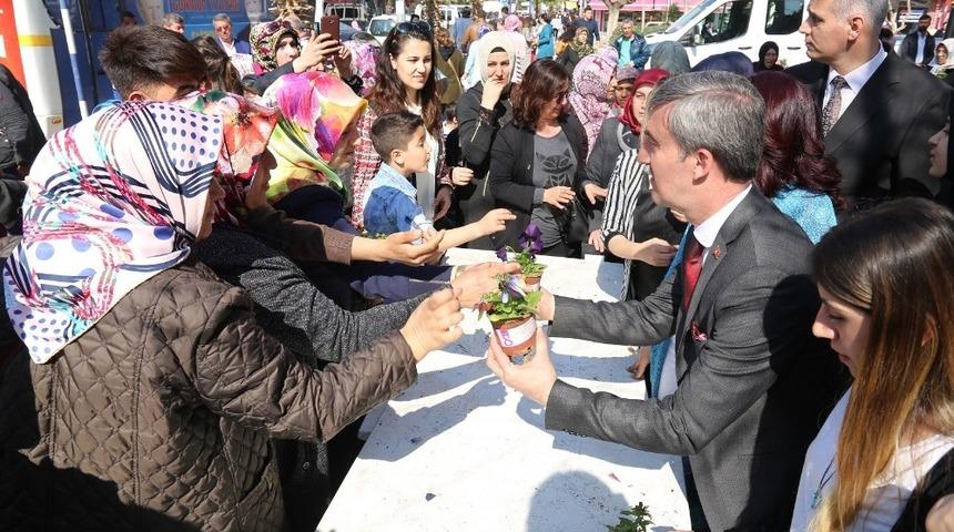 Başkan Şirin&rsquo;den kadınlara 8 Mart &ccedil;i&ccedil;eği