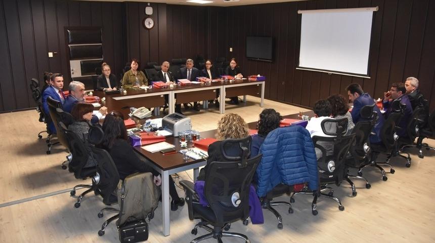 Unvanda y&uuml;kselen akademisyenlere Rekt&ouml;r Bilgi&ccedil;&rsquo;ten tebrik