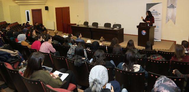 GAÜN’de iş hayatında kadının gücü konferansı