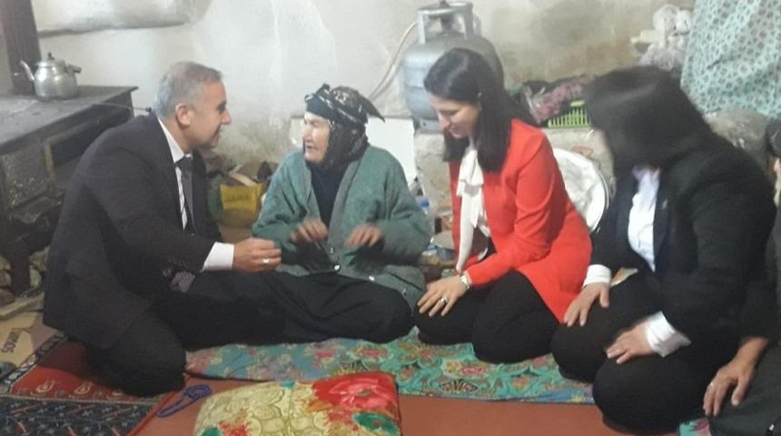 Cami yapımı i&ccedil;in evin bağışlayan 105&rsquo;lik nineye anlamlı ziyaret