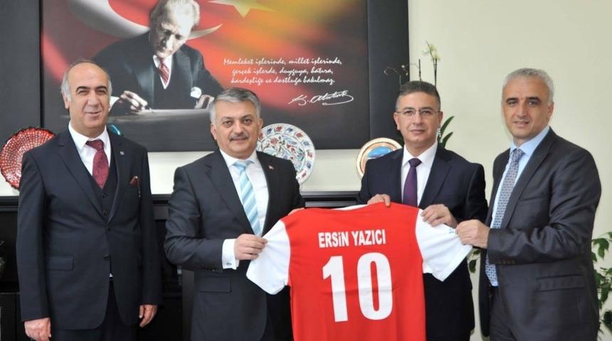 Vali Yazıcı, Balıkesir Üniversitesini ziyaret etti