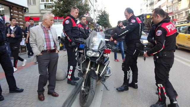 Yasak noktada 'U' dönüşü yaparken, Yunus polisini yaraladı