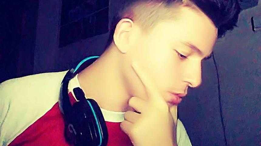 17 yaşındaki Emirkan, okulun bahçesinde top oynarken öldü