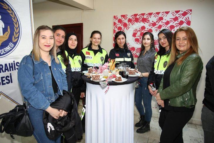 Emniyet Müdürü Yıldız kadın personelin Dünya Kadınlar Günü’nü kutladı G1