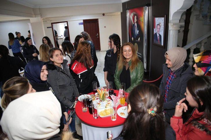 Emniyet Müdürü Yıldız kadın personelin Dünya Kadınlar Günü’nü kutladı G4