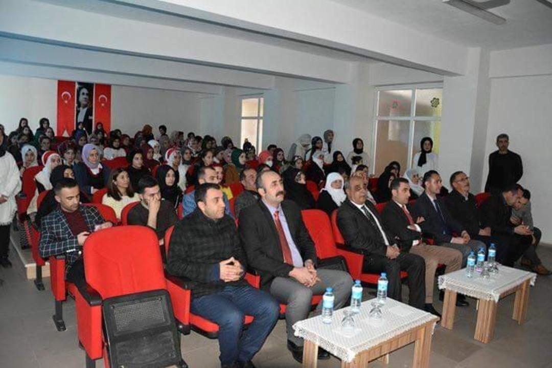 Lise &Ouml;ğrencilerinden Kadınlar G&uuml;n&uuml; Programı