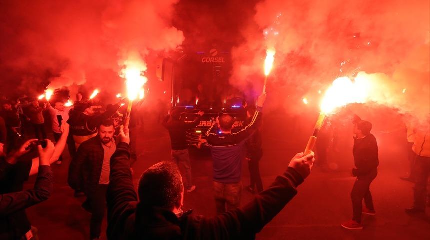 Fenerbah&ccedil;e'ye Medipol Başakşehir ma&ccedil;ı &ouml;ncesi taraftar desteği