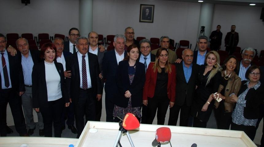 Seyhan Belediye Meclisi &uuml;yeleri son oturumda helalleşti