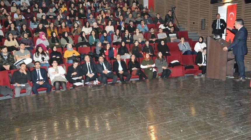 Biyomedikal m&uuml;hendisleri deneyimlerini &ouml;ğrencilerle paylaştı