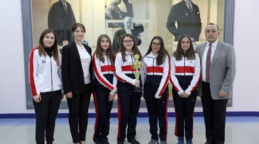 SANKO okulları yıldız kızlar tenis takımı il birincisi oldu