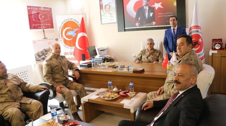 Jandarma Genel Komutanı Orgeneral &Ccedil;etin&rsquo;den G&uuml;venlik Korucuları Şehit ve Gazi Aileleri Federasyon&rsquo;na ziyaret