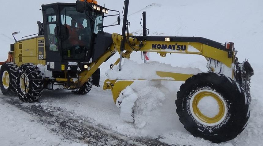 Van&rsquo;da 57 yerleşim yerinde karla m&uuml;cadele devam ediyor